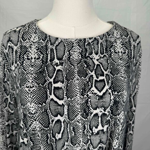 John Mark Top Snake Print Mature Asymmetric Tunic Stretchy Flowy Loose Fit Sz M - Picture 4 of 12
